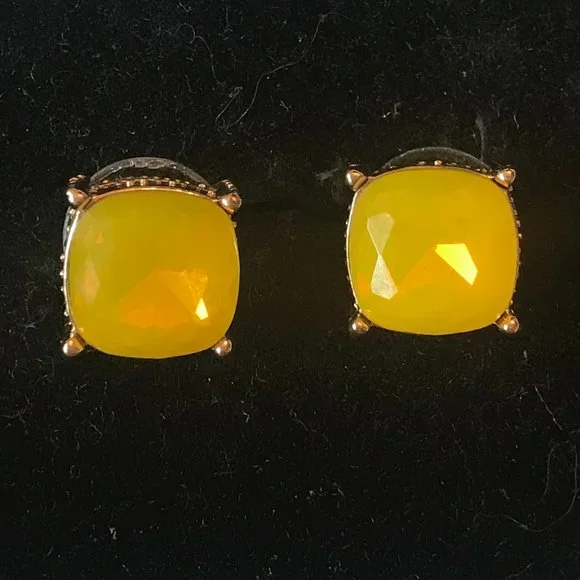 YELLOW EARRINGS - Picture 1 of 1